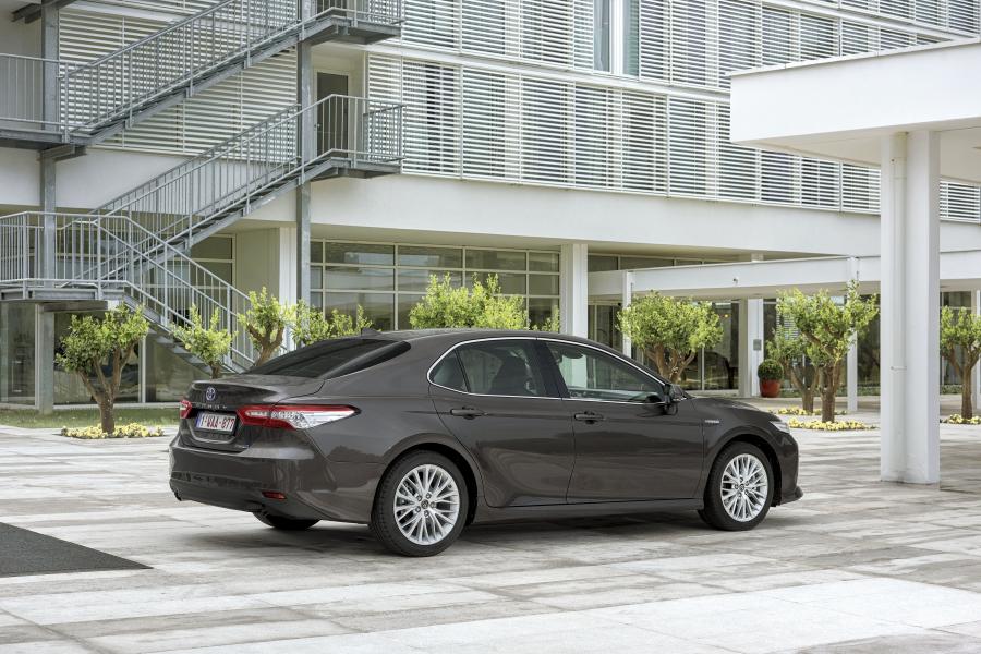 Toyota Camry Hybrid 2019 года  (EU) (фото 17 из 45)